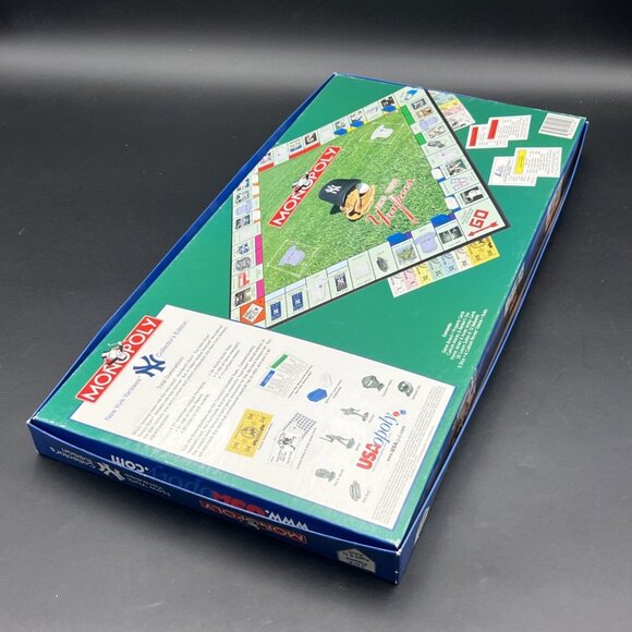 Monopoly: New York Yankees Collector's Edition (2001 Hasbro) - Picture 9 of 13